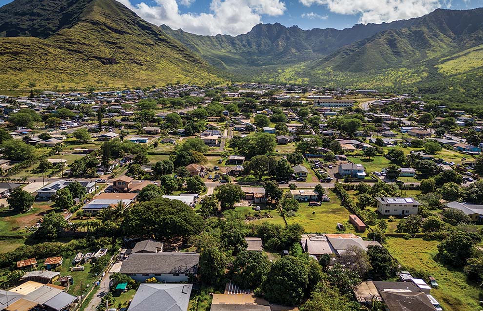 a city with persony houses and trees