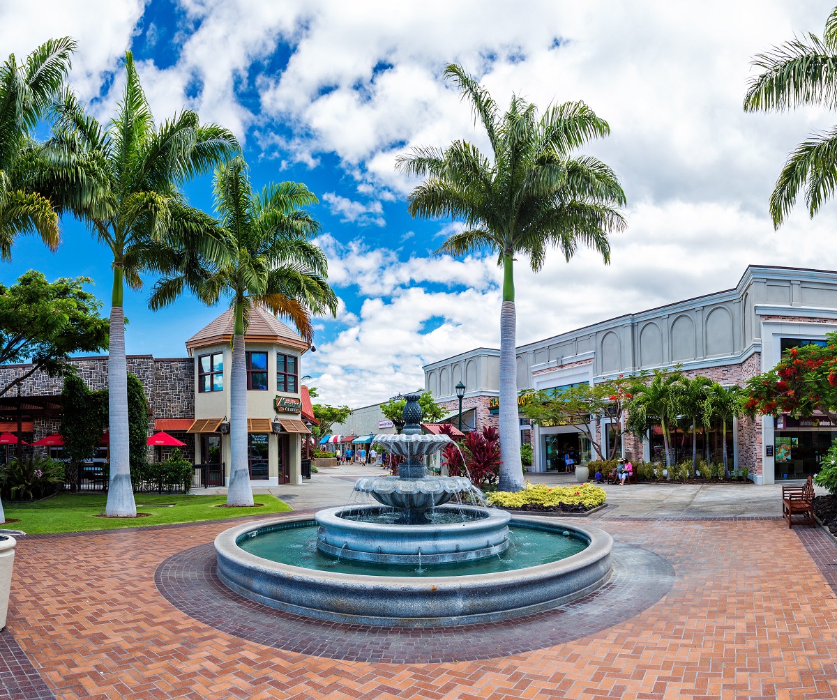 Queens' Marketplace fountain